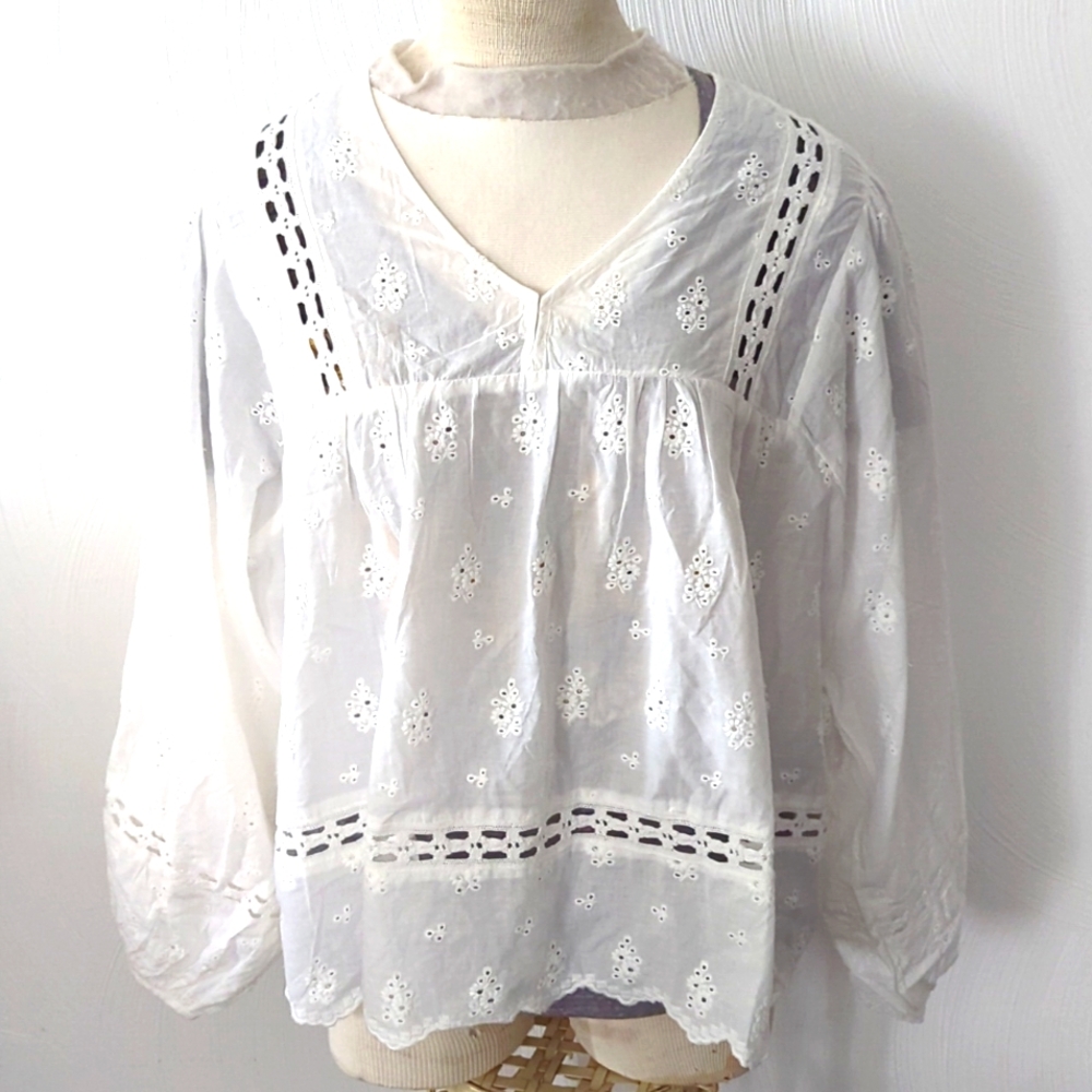 White eyelet blouse Blue Rain sz L
